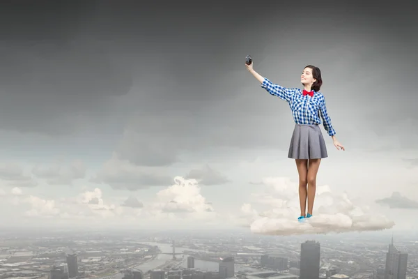 Hipster Mädchen mit Fotokamera — Stockfoto