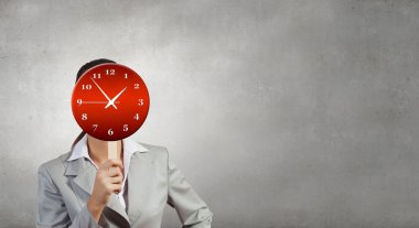 İşkadını gizleme yüz maskesi arkasında