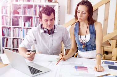 İki genç insan start-up takım