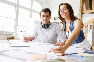 İki genç insan start-up takım