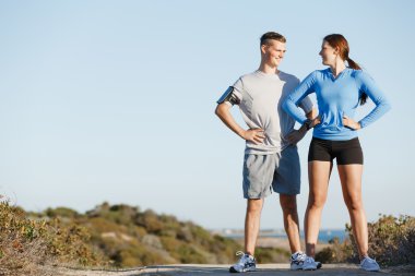 Plaj birlikte eğitim genç Çift