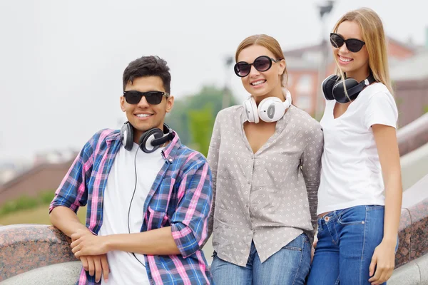 Summer weekend with friends — Stock Photo, Image