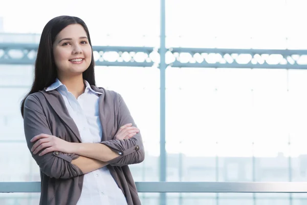 Attractive woman in office building — Stock Photo, Image