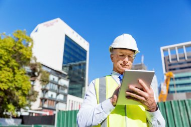 İnşaat alanında mühendis.