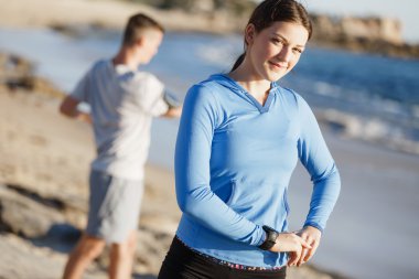 Plaj birlikte eğitim genç Çift