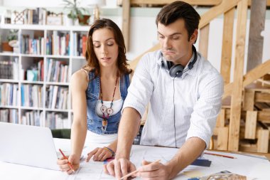 İki genç insan start-up takım