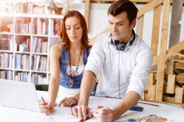 İki genç insan start-up takım