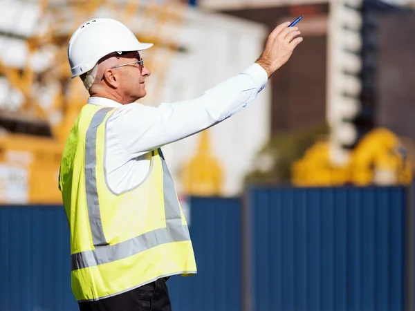 Ingenieur auf der Baustelle — Stockfoto