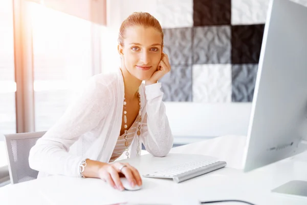 Attractive office worker sitting at desk — Stock Photo, Image