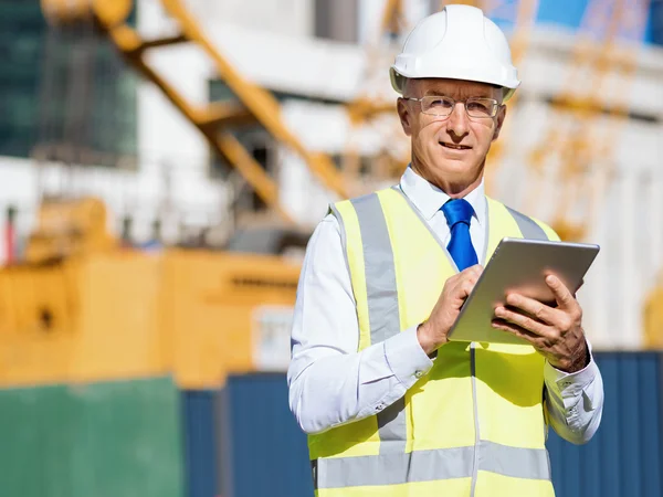 Ingenjör byggmästare på byggarbetsplatsen — Stockfoto