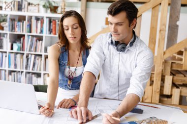 İki genç insan start-up takım