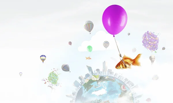 Goldfish fly on balloon — Stock Photo, Image