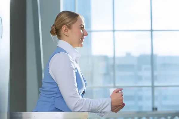 Attractive woman in office building — Stock Photo, Image