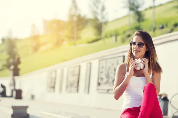 Teenager mädchen having zeit im outdoor — Stockfoto