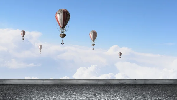 Luftballong i sommarhimmel — Stockfoto