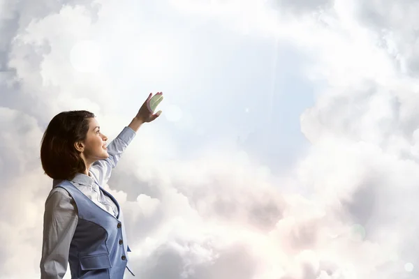 Mujer en luz brillante —  Fotos de Stock