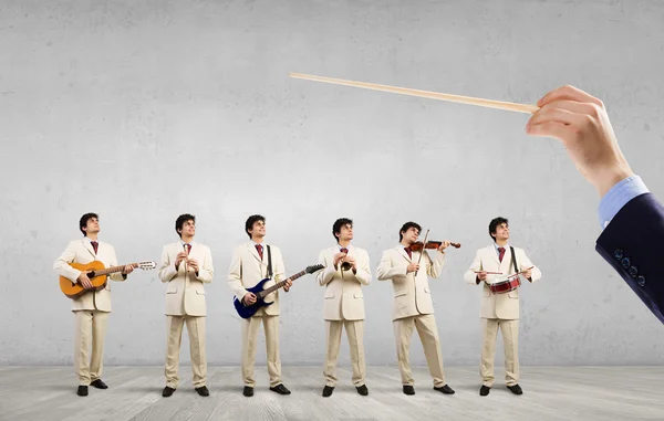 Ele pode tocar todos os instrumentos. — Fotografia de Stock