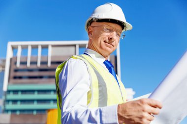 İnşaat alanında mühendis.