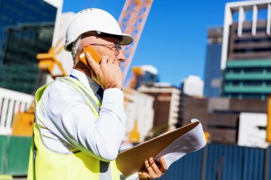 İnşaat alanında mühendis.