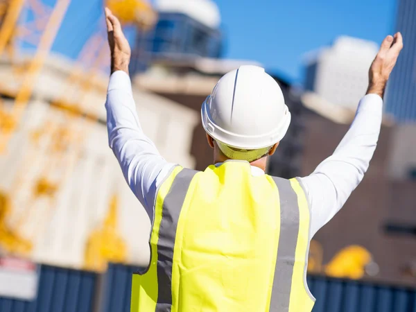 Ingénieur constructeur sur le chantier de construction — Photo