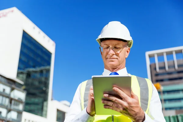 Engineer builder at construction site — Stock Photo, Image