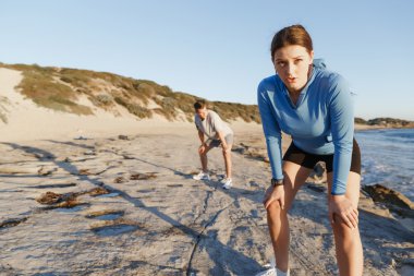 Plaj birlikte eğitim genç Çift