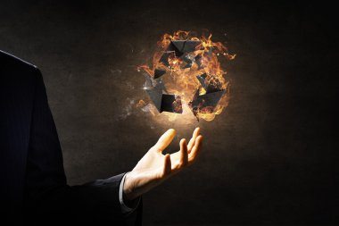 Yangında geri dönüşüm sembolü