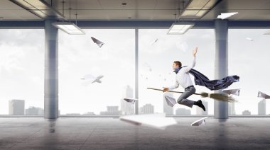 Ofiste adam sinek besom