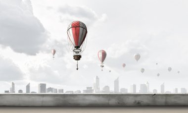 Hava balonu yaz gökyüzünde