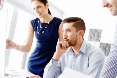 Modern ofisteki iş adamları