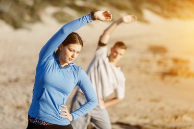 Plaj birlikte eğitim genç Çift