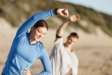 Plaj birlikte eğitim genç Çift