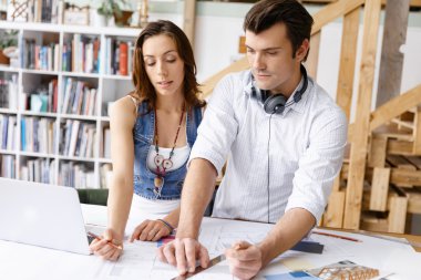 İki genç insan start-up takım