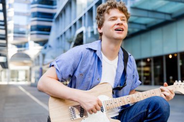 Gitar City ile genç müzisyen