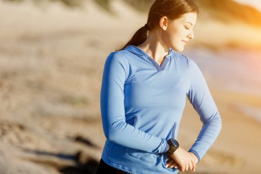 Plaj birlikte eğitim genç Çift