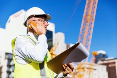 İnşaat alanında mühendis.