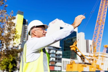 İnşaat alanında mühendis.