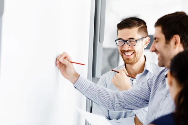 Gente de negocios en oficina moderna — Foto de Stock