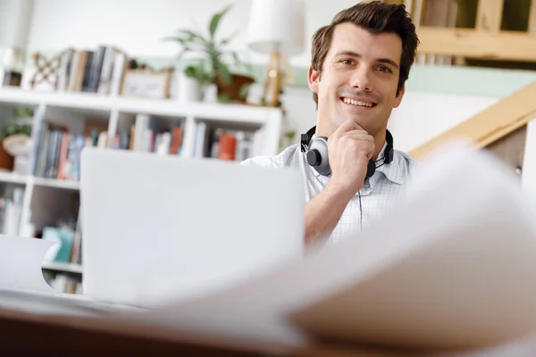 Young businessman in office — Stock Photo, Image