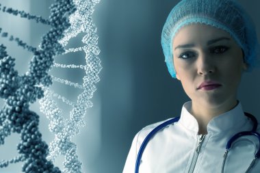 Kadın bilim teknoloji uzmanı laboratuvar olarak