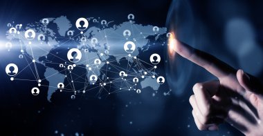 elinde bütün dünya