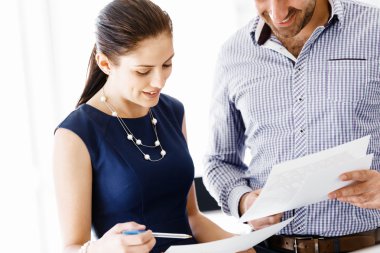 Modern ofisteki iş adamları