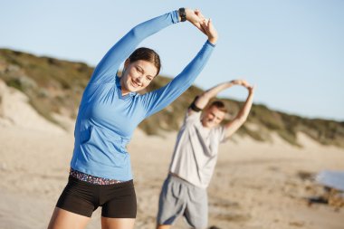 Plaj birlikte eğitim genç Çift