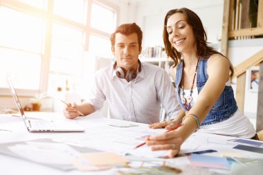 İki genç insan start-up takım