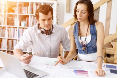 İki genç insan start-up takım