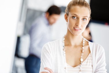 Office çekici kadın işçi