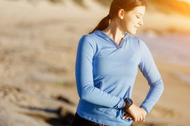 Plaj birlikte eğitim genç Çift