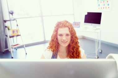 Yaratıcı iş kadını ofiste