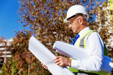 İnşaat alanında mühendis.