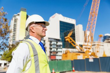 İnşaat alanında mühendis.